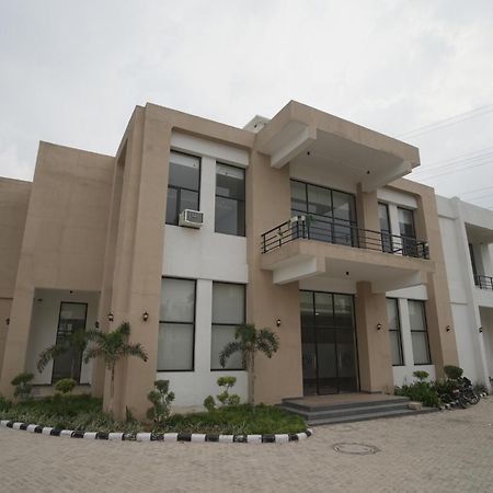 Tdi Club Retreat Sector-110 호텔 Mohali 외부 사진
